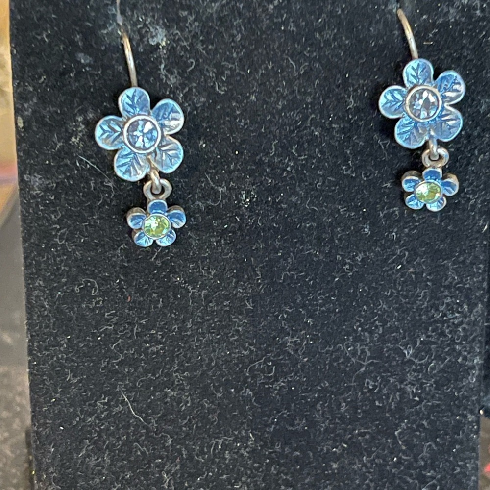 Avon Light Blue Enamel Floral Necklace and Earring Set in Gold-Tone - Picture 4 of 4